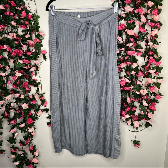 eesome Pants - NWT eesome Gray Striped Wide Leg Pants Womens Casual Flowy Lounge